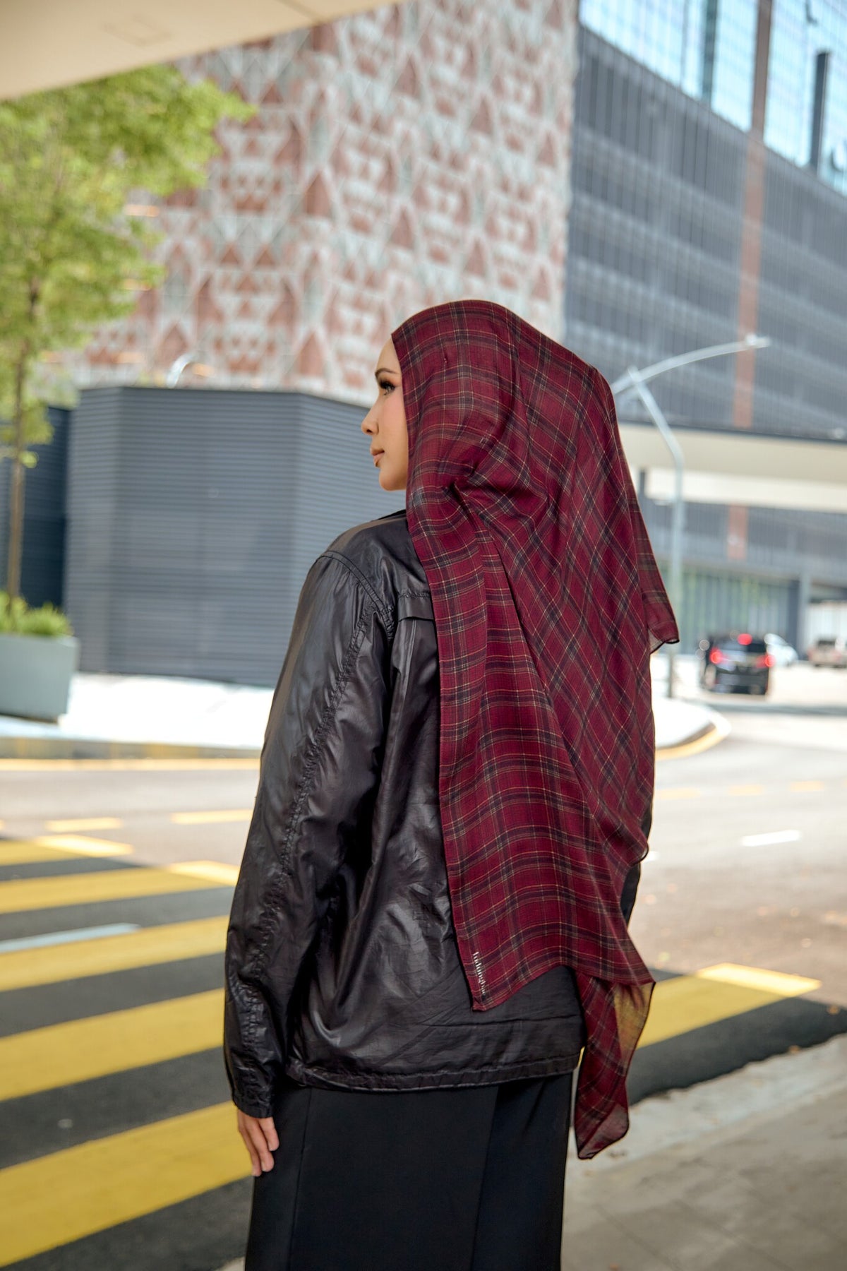 ARIRANG IN BLACK SWAN MODAL SHAWL